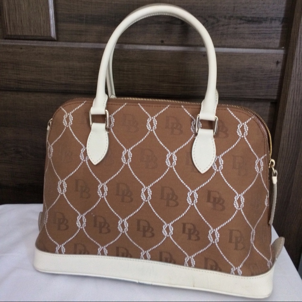 PERFECT condition medium D&B 👜